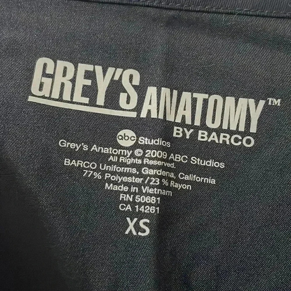 Grey’s Anatomy Scrubs Size XS - Picture 6 of 9
